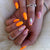 Kunstnagelset mit trendigen Neonfarben und strassverzierten Akzenten Brehn
