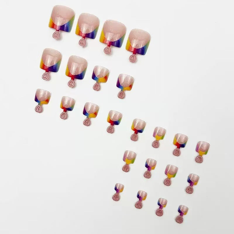 Fußkunstnagelset mit kreativem Farbverlauf und glänzenden Akzenten Brehn