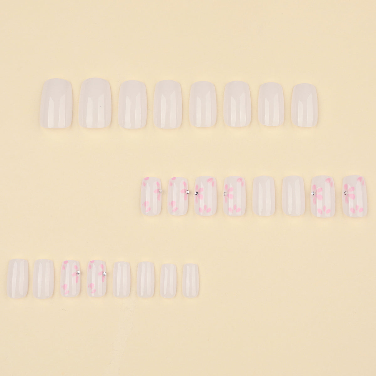 Kunstvolle Nagelkunst mit zarten Blütenmotiven Brehn
