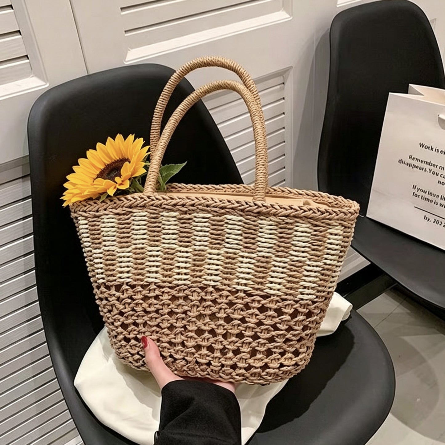 Handtasche Aus Geflochtenem Naturmaterial mit Luftiger Struktur Brehn