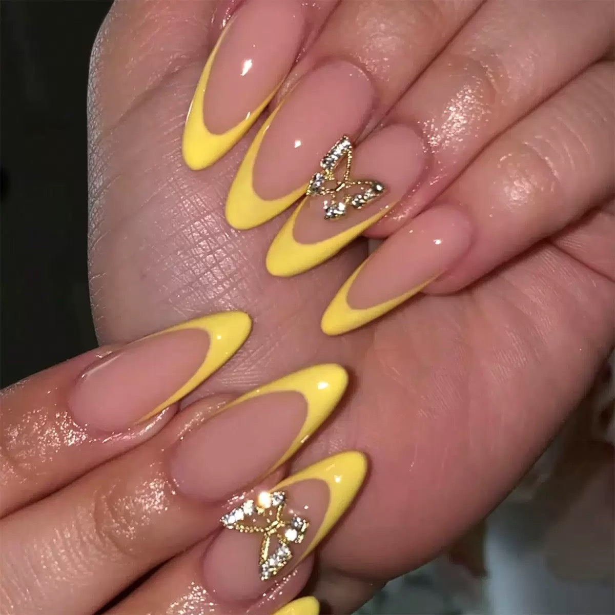 Kunstnagelset mit luxuriösen 3D-Schmetterlings- und Glitterverzierungen Brehn