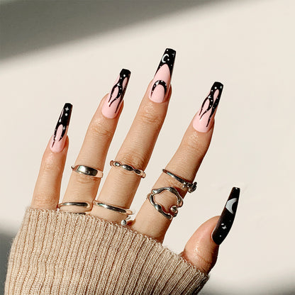 Kunstvolle Nagelverlängerungen mit kreativem Design und glitzernden Akzenten Brehn