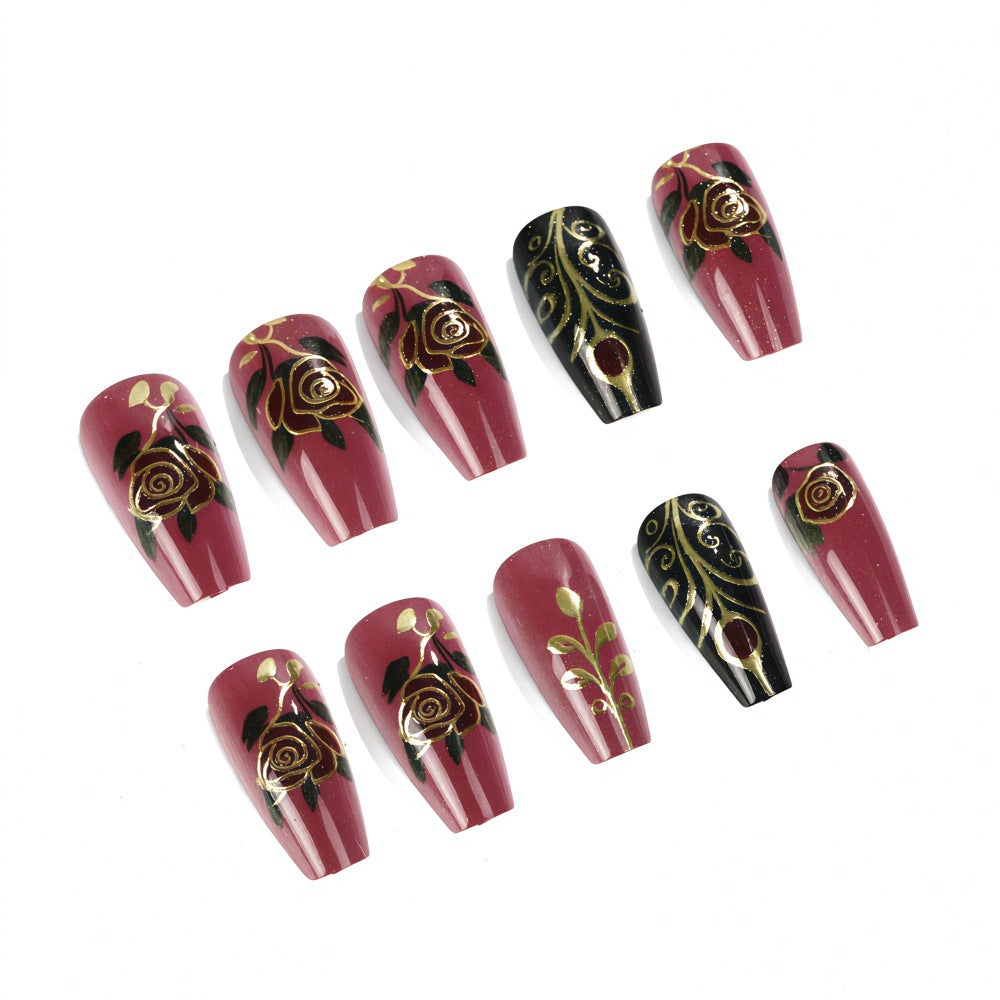 Kunstnagel Set mit floralen und eleganten Verzierungen Brehn