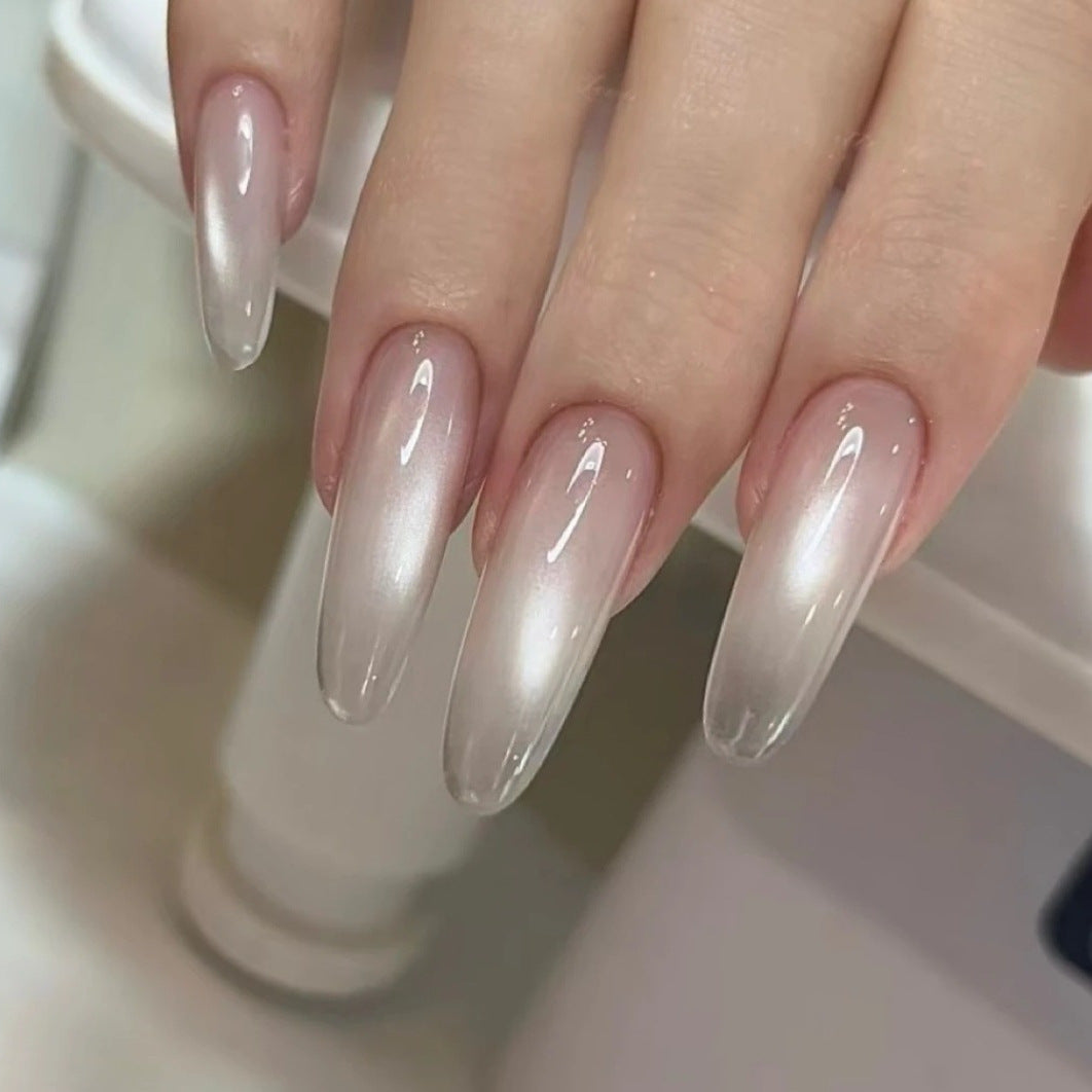 Elegante Kunstnägel mit Ombre-Effekt Brehn