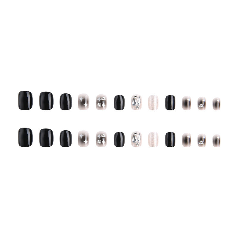 Kunstnagelset mit glamourösen Glitzer- und Kristallverzierungen Brehn