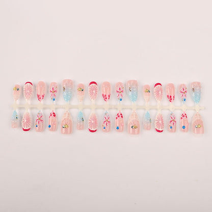 Kunstnagelset mit maritimen Motiven und luxuriösen Glitzerakzenten Brehn