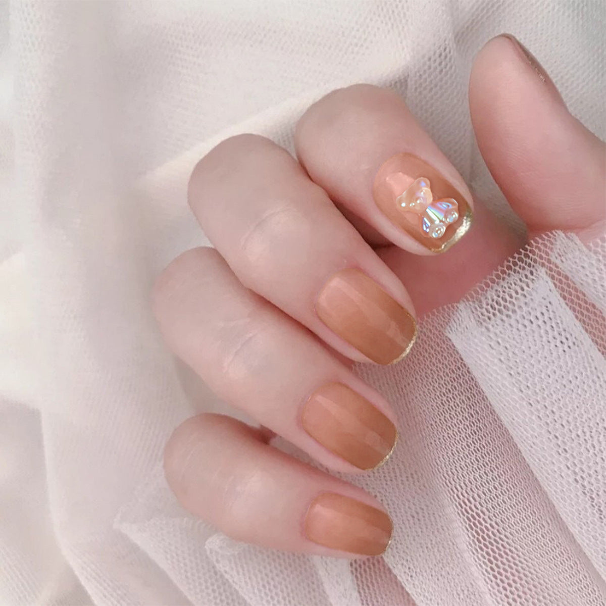 Dekoratives Press-On Nagelset mit Schmetterlingsakzenten Brehn