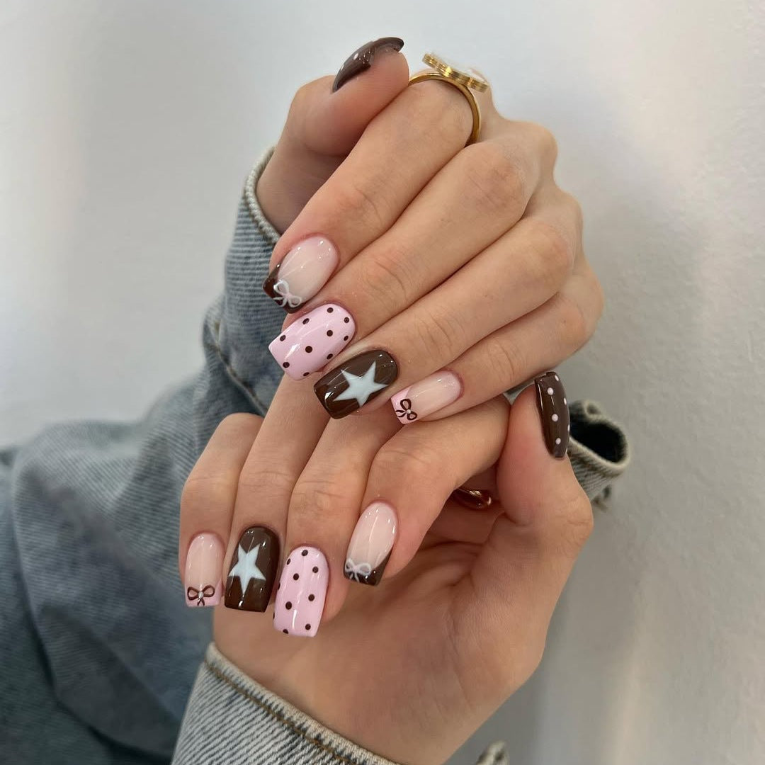 Kunstnagelset mit verspielten Motiven und hochwertigen Verzierungen Brehn