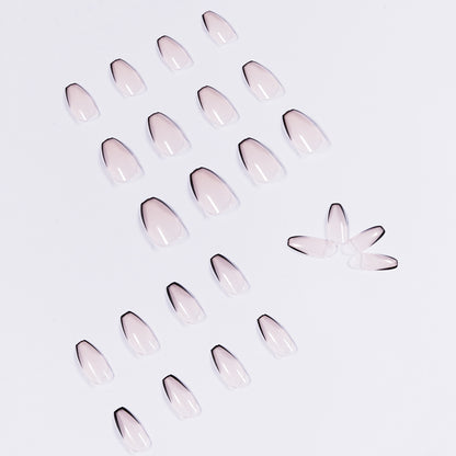Kunstvolle Stiletto-Nägel mit eleganter Schwarzspitzenverzierung Brehn
