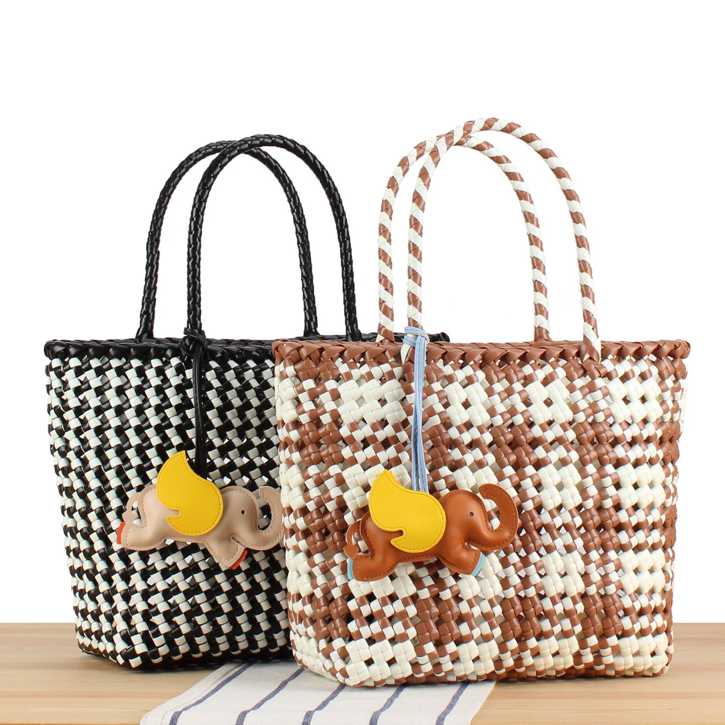 Kreative Basttasche mit Verspieltem Elefantenschmuck Brehn