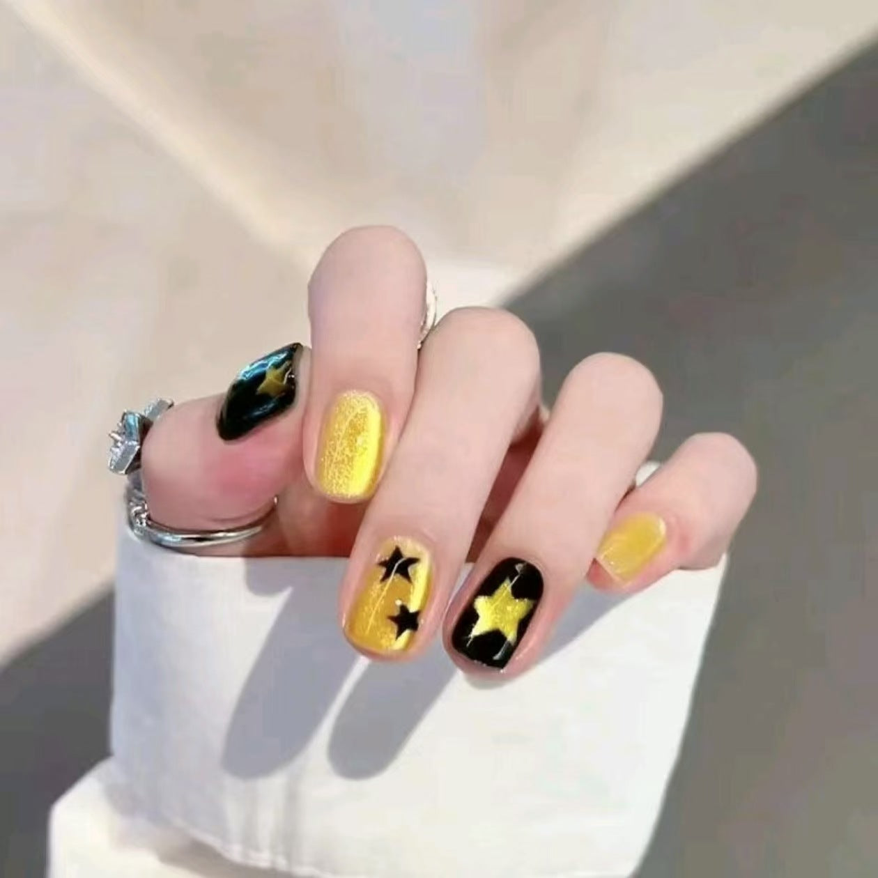 Festliches, von Charakteren inspiriertes Nagelkunst-Set Brehn