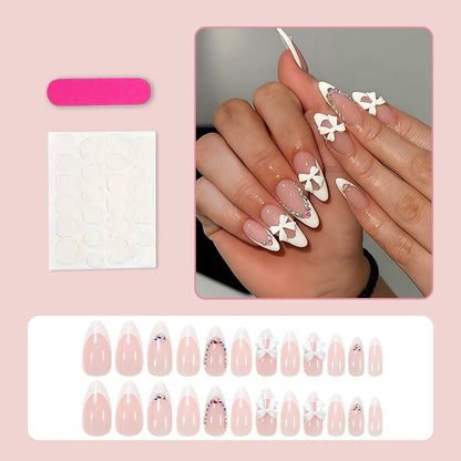 Kunstnagelset mit romantischen Schleifen und Glamourösen Verzierungen Brehn