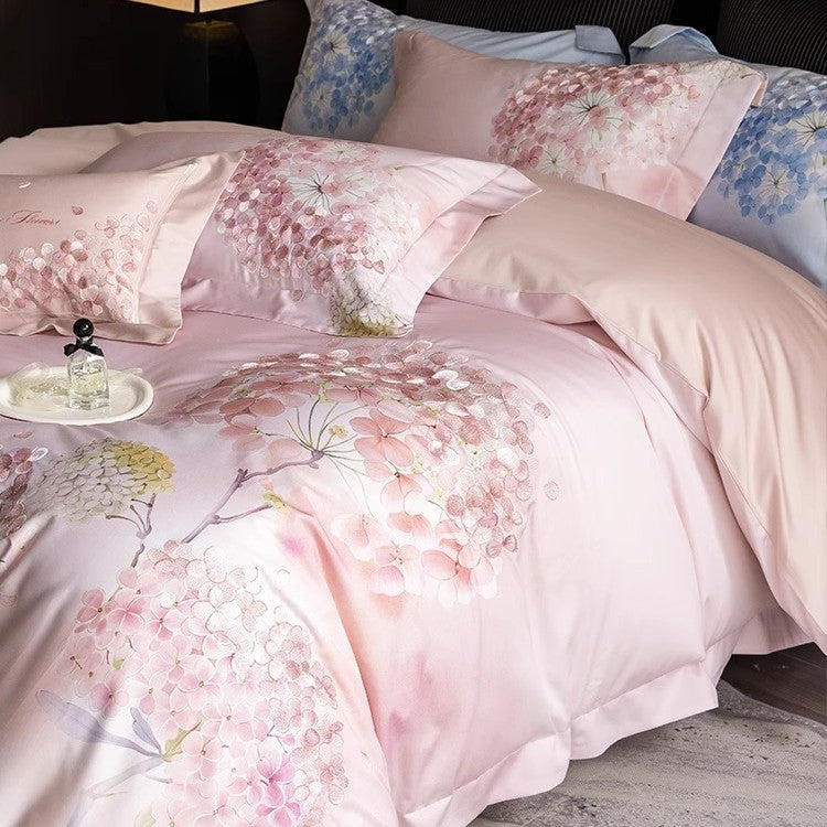 Seidiger Satin-Hortensien-Print Bettbezug-Set mit umkehrbarem Rücken und dekorativen Kissenbezügen