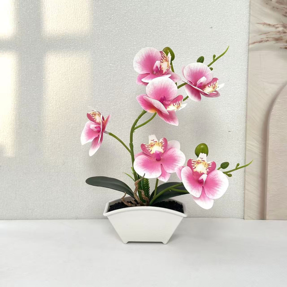 Elegante künstliche Orchideenpflanze für die Wohnkultur drinnen