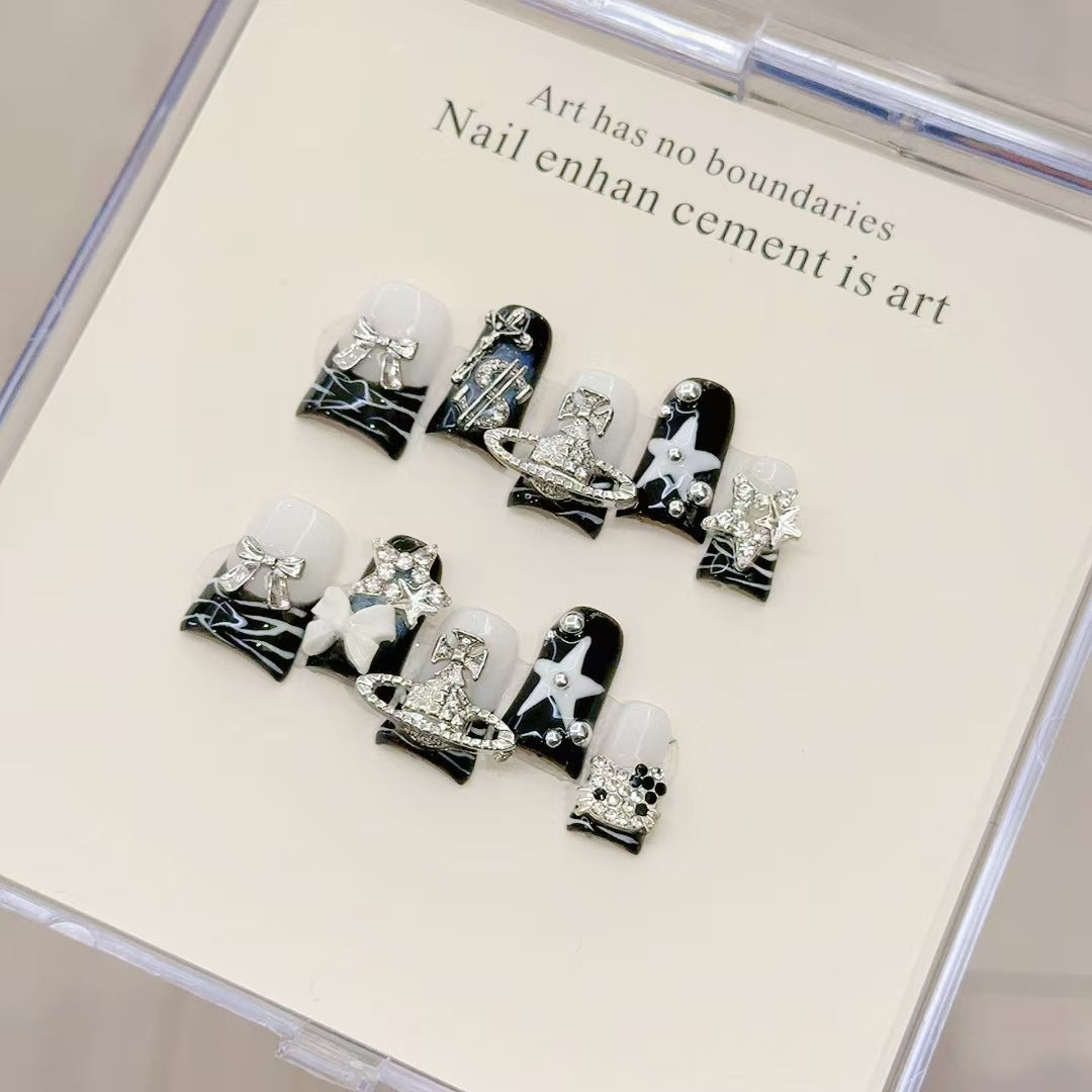 Dekorativer mit Strass besetzter Nail Art Set