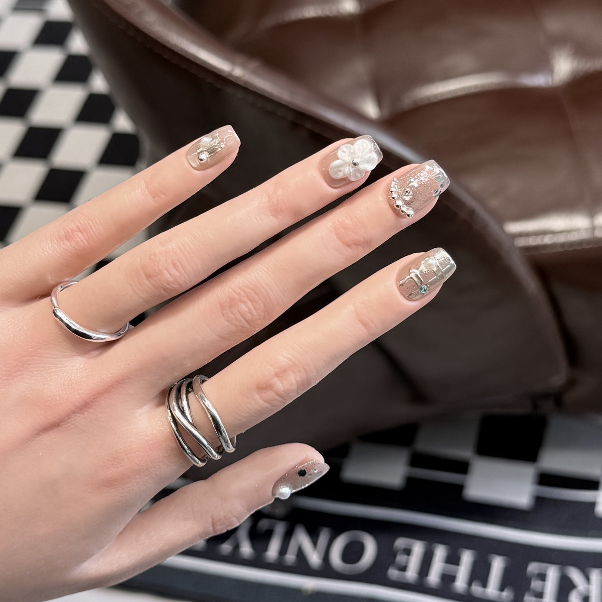 Dekorativer Acryl Press-On Nagelkunst Set Brehn