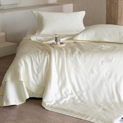 Luxuriöses Satin-Bettwäsche-Set mit bestickter Steppdecke und Kissenbezügen