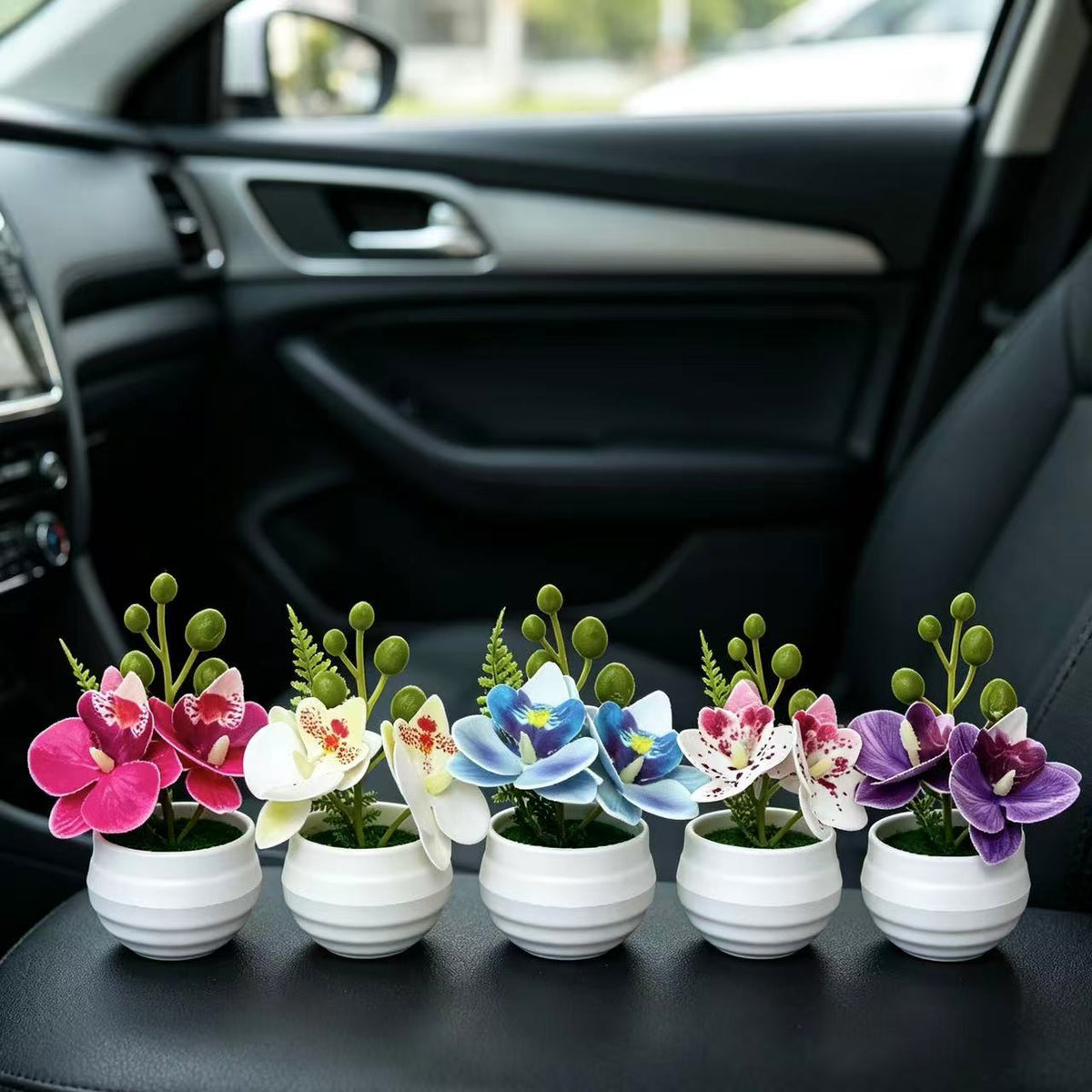 Lebensechte Miniatur-Orchideenarrangement
