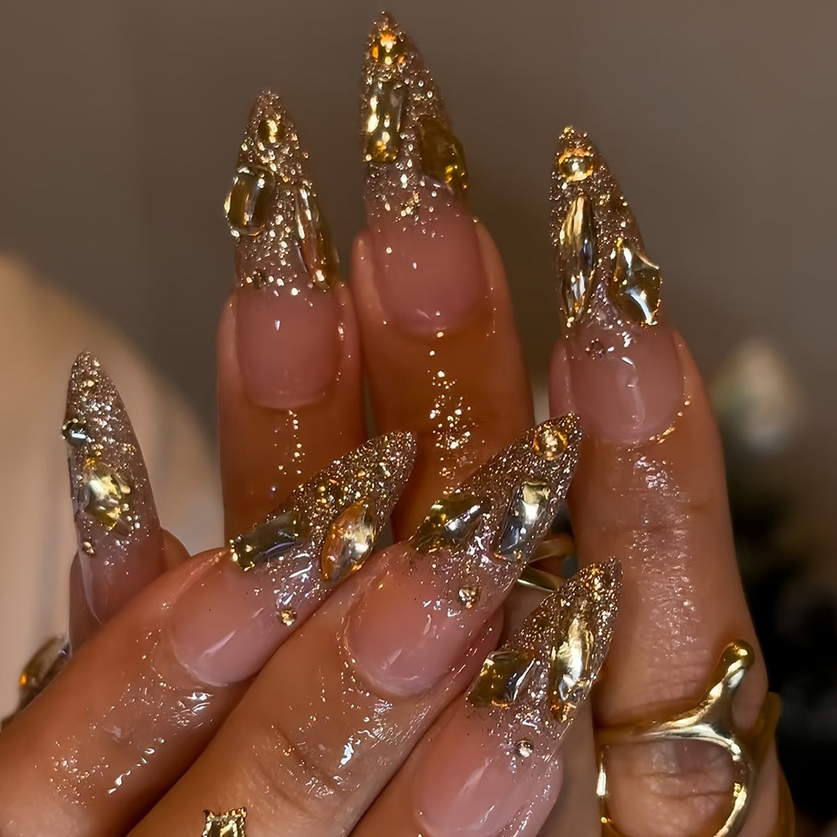Glamouröse Glitzer Stiletto Nagelkunst Brehn