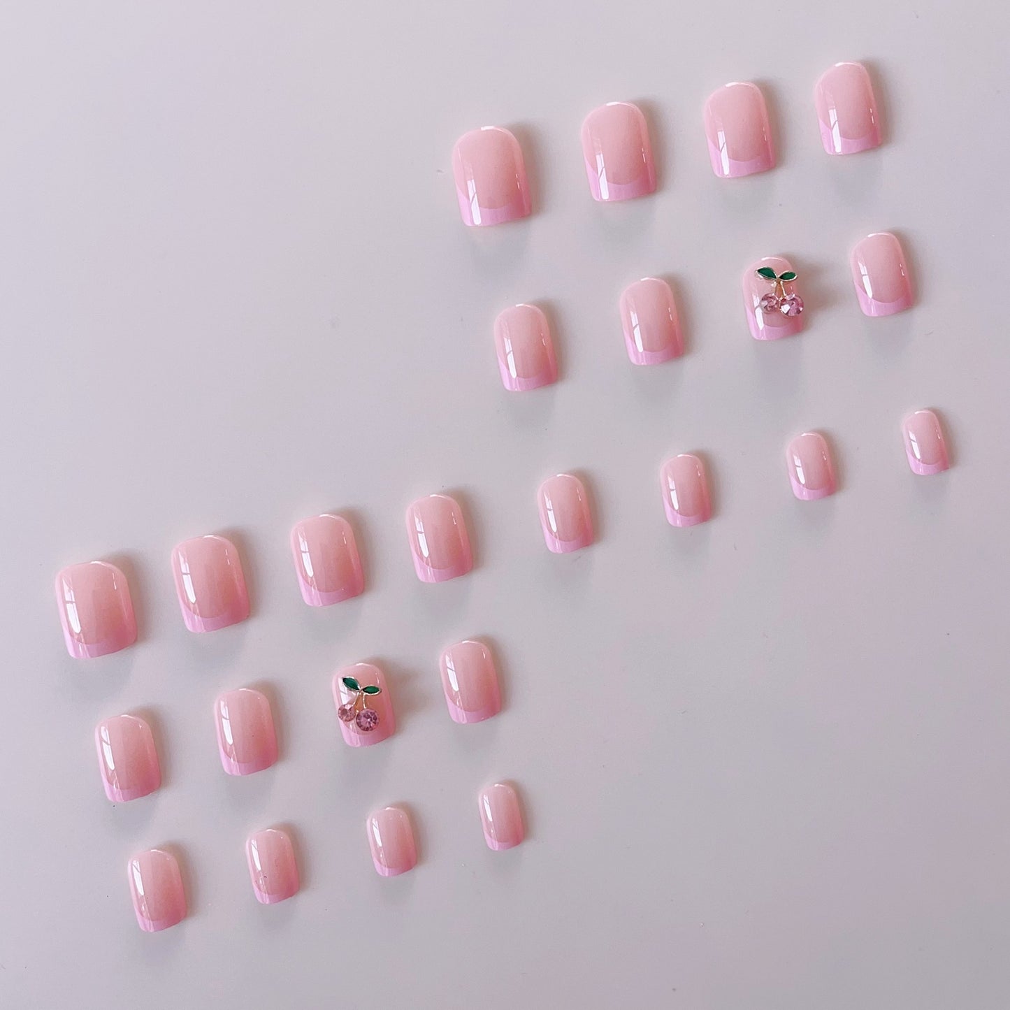 Kunstnagelset mit einzigartigen floralen Akzenten Brehn