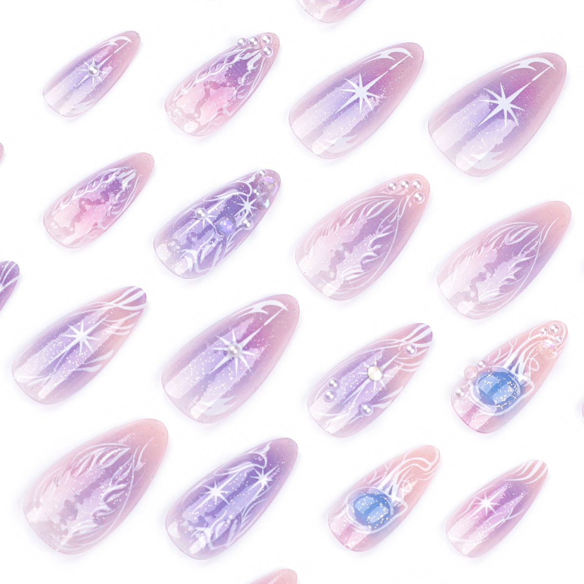 Kunstvolle Nagelverlängerungen im eleganten Design mit Glanzakzenten Brehn