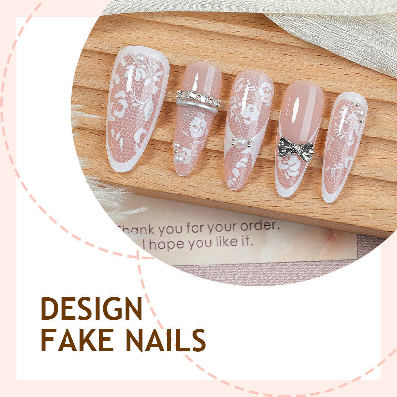 Kunstnagelset mit romantischen Blumen-Design und funkelnden Akzenten Brehn