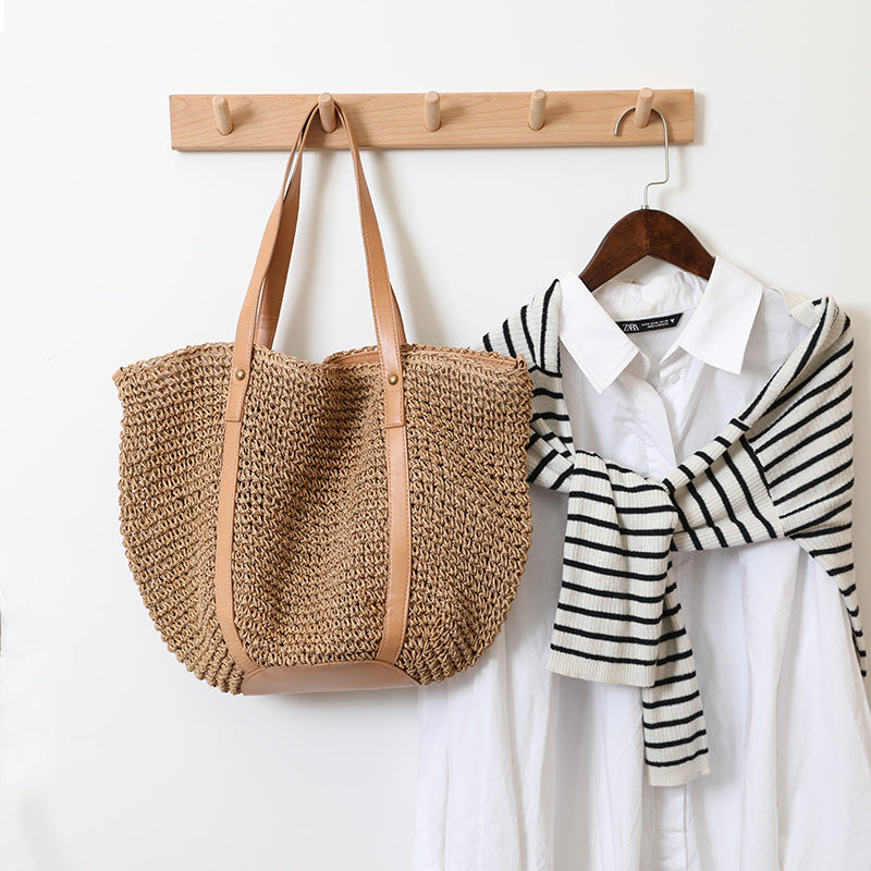 Damen Handtasche aus handgefertigtem Naturmaterial mit eleganten Lederakzenten Brehn