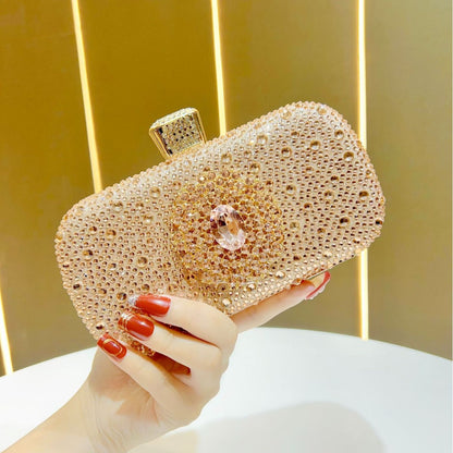 Dekorative mit Edelsteinen besetzte Abend-Clutch