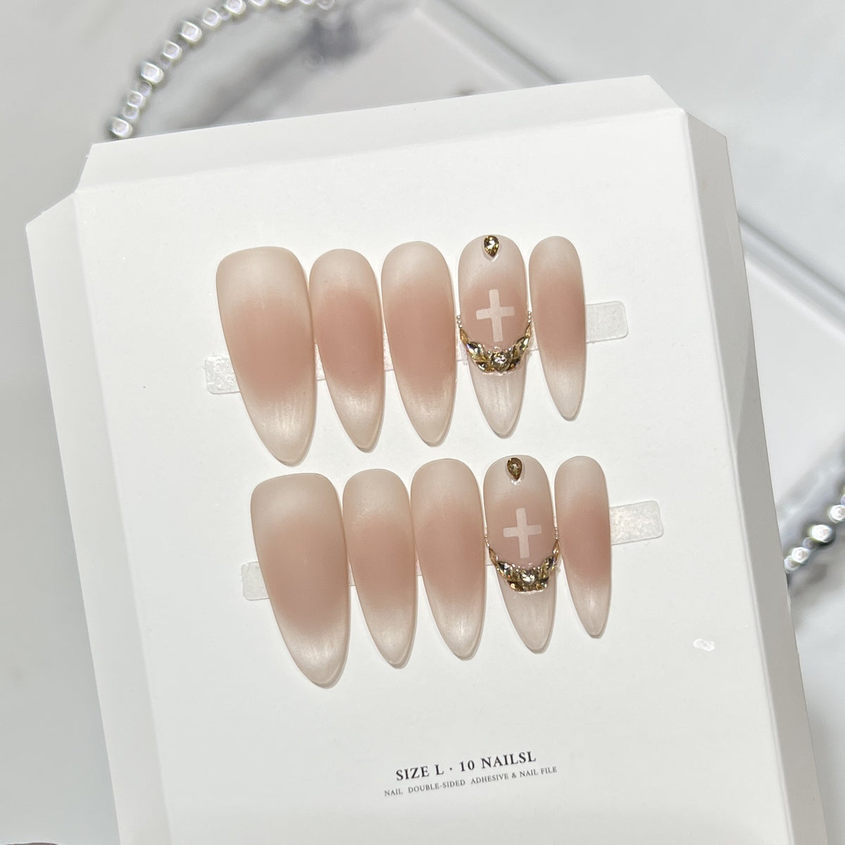 Elegantes Stiletto Press-On-Nagelkunst-Set mit Kristallakzenten Brehn