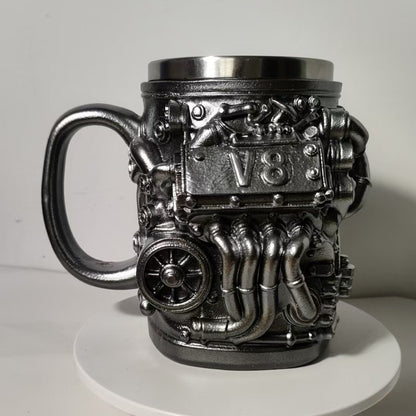 Kaffeebecher im V8 Motor-Design Brehn