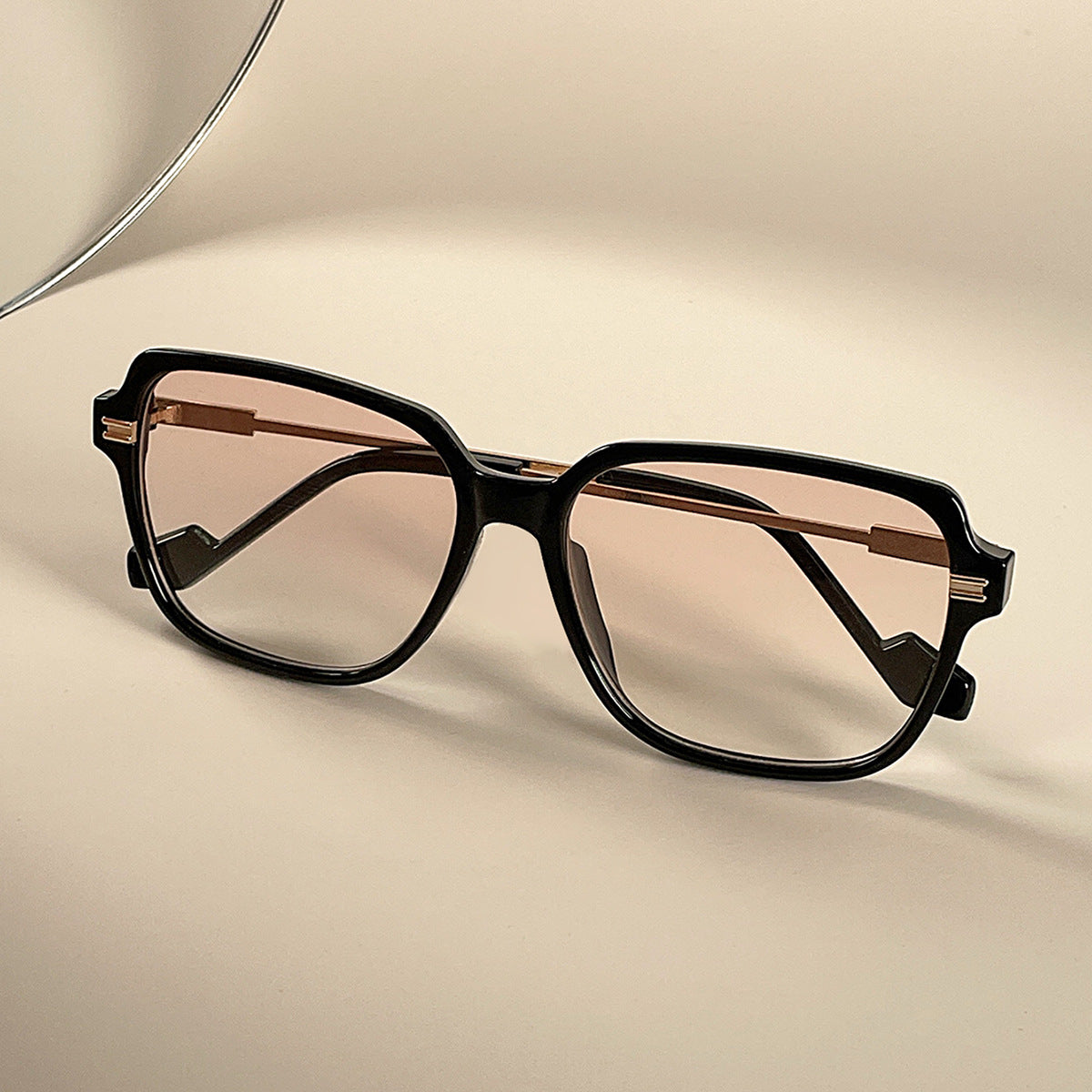 Damen trendige modische Sonnenbrille mit elegantem Metall-Detail Brehn
