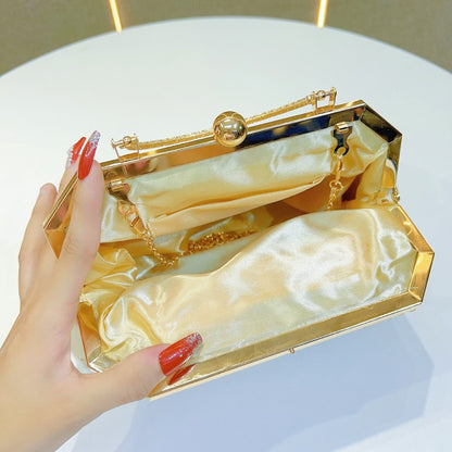 Luxuriöse Satin-Abendhandtasche