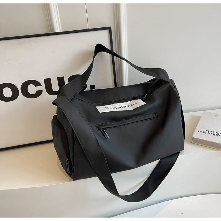 Stylische Reisetasche Mit Vielseitigen Aufbewahrungsmöglichkeiten Brehn