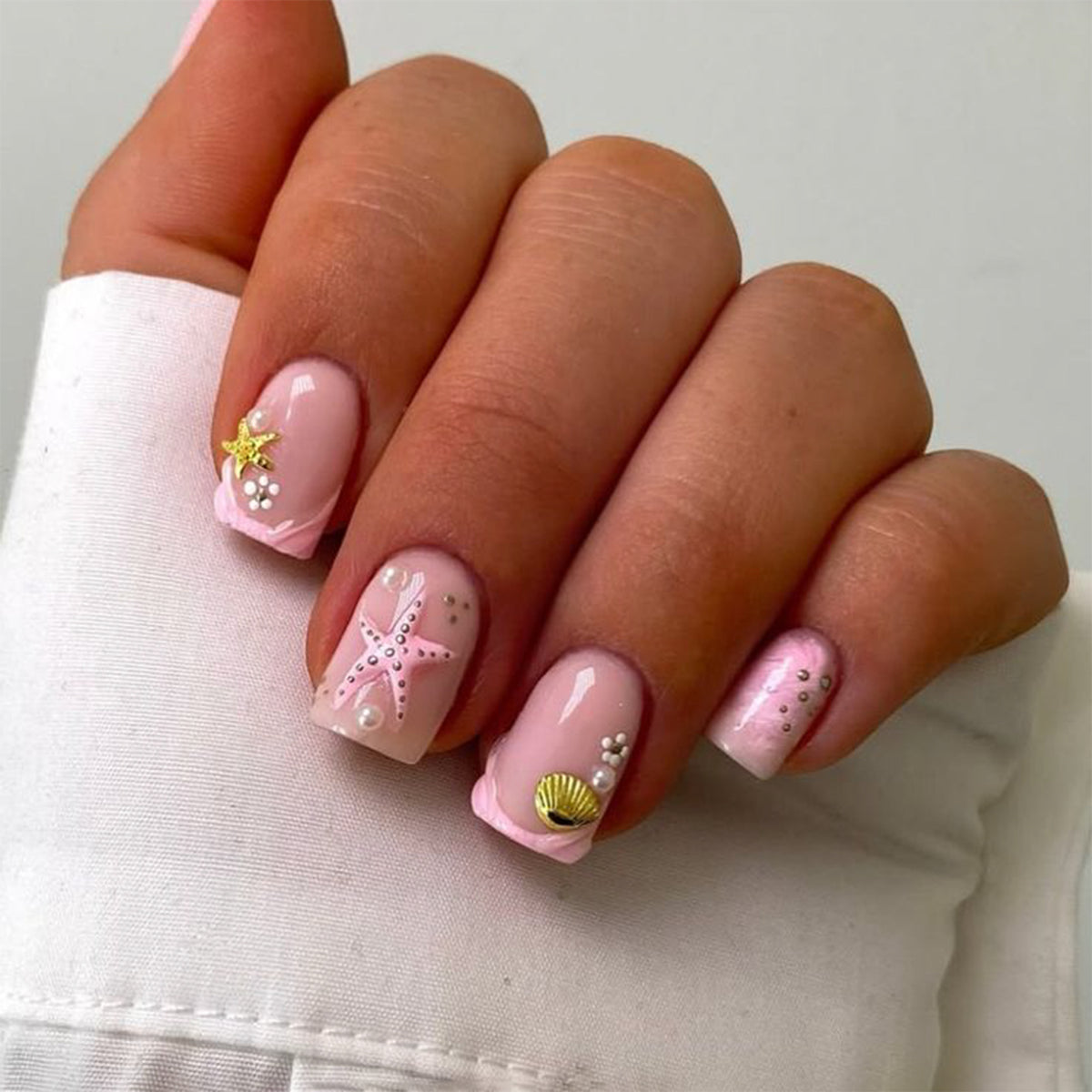 Kunstvolle Nagelkunst mit maritimem Design Brehn