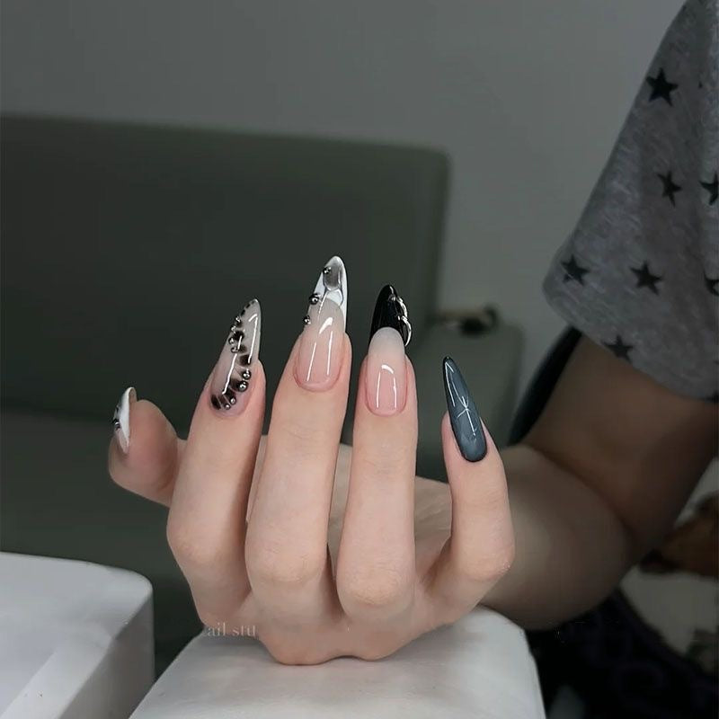 Künstlerische Übergroße Stiletto-Nagelverlängerungen