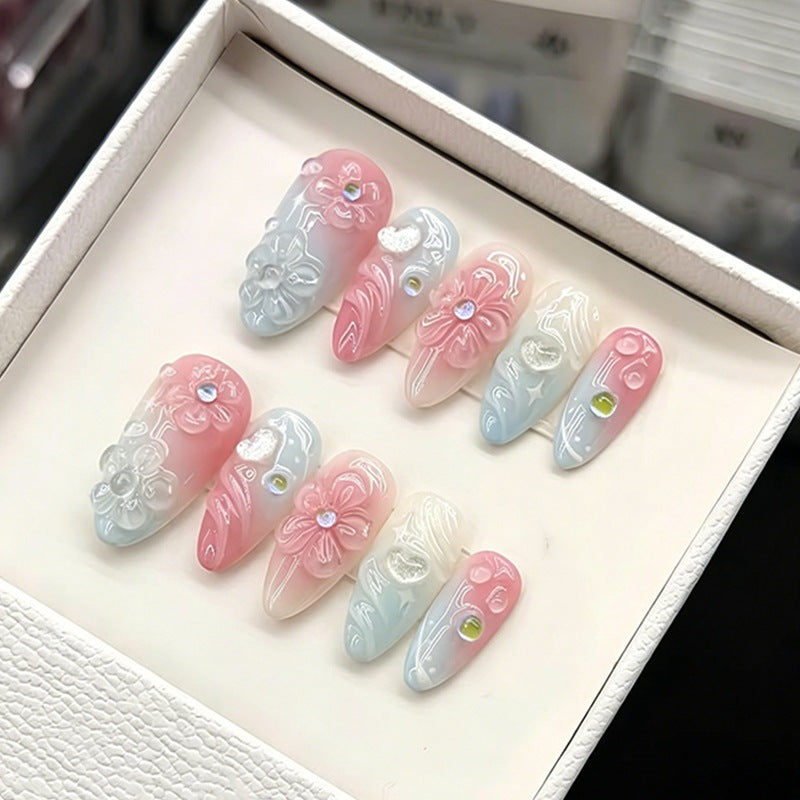 Kunstnagelset mit elegantem Ombre-Design und Blütenverzierungen Brehn