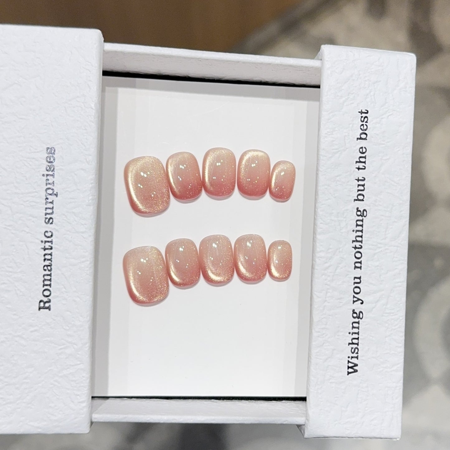 Kunstnagel Set mit Schimmernden Akzenten Brehn