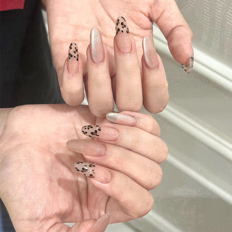 Stylische Press-On-Nageltips mit Leopardendesign Brehn