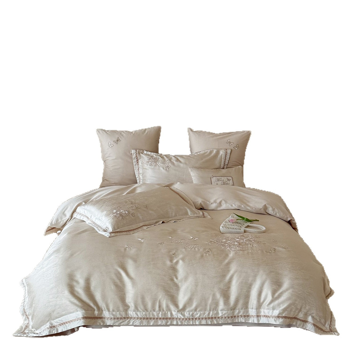 Luxuriöses gesticktes Satin Bettbezug Set mit dekorativen Kissenbezügen