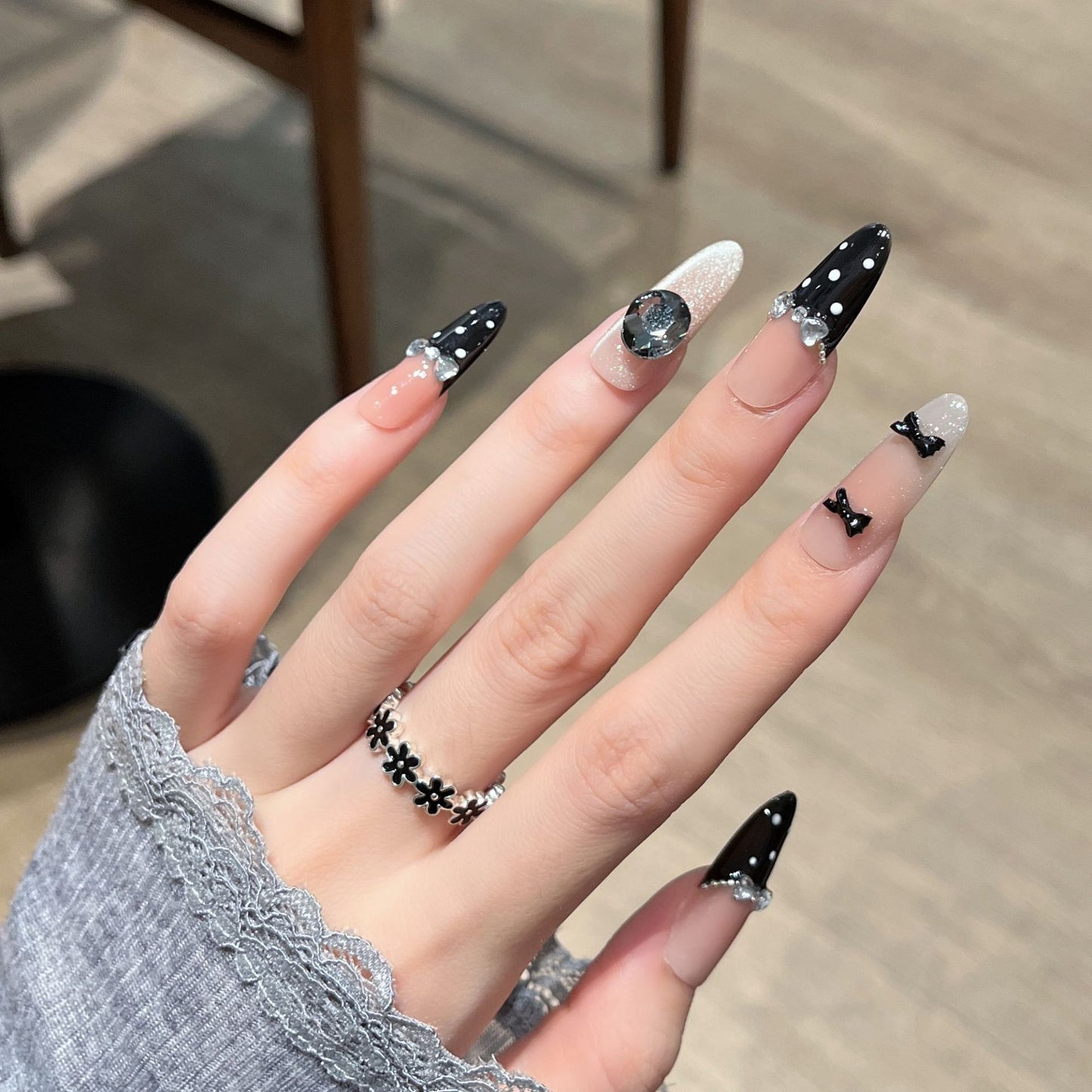 Dekorative mit Strass verzierte Press-On Nagelerweiterungen Brehn
