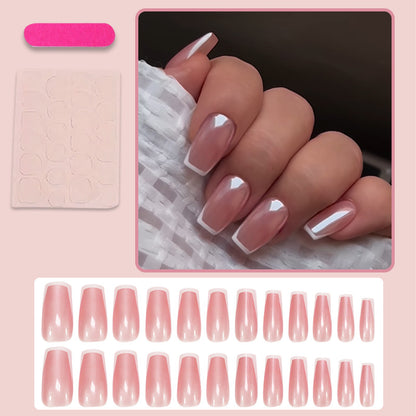 Kunstnagelset mit elegantem French-Tip Design Brehn