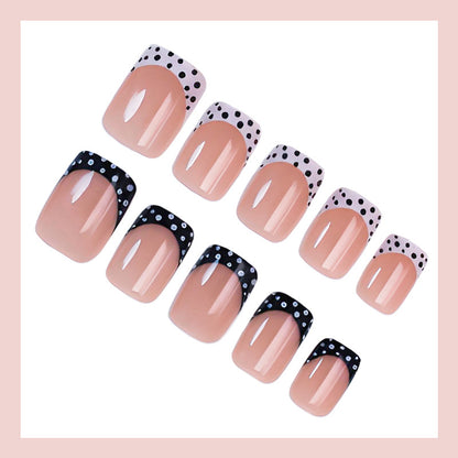 Kunstnagelset mit eleganten Punkten und modernen Akzenten Brehn
