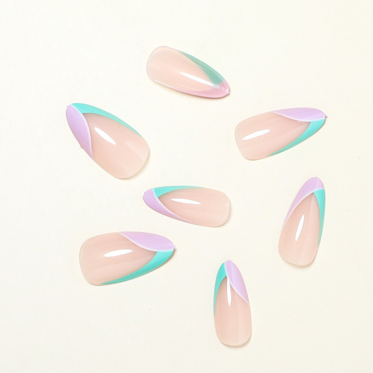 Kreatives Press-On Nageldesign Brehn