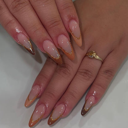 Kunstvolle Nagelverlängerungen mit elegantem Spitzen-Design Brehn