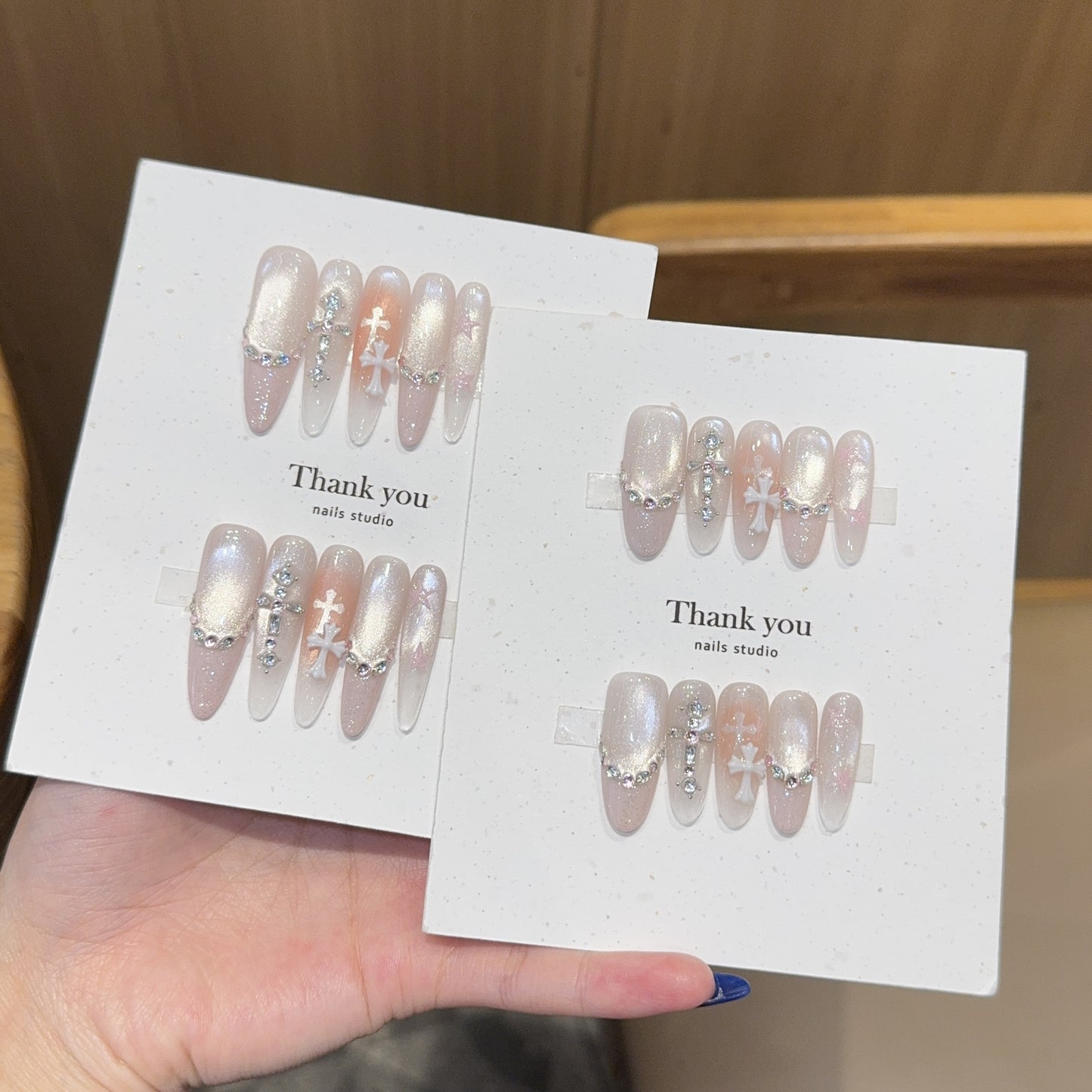 Kunstnägel mit Funkelnden Strass- und Glitzereffekten Brehn