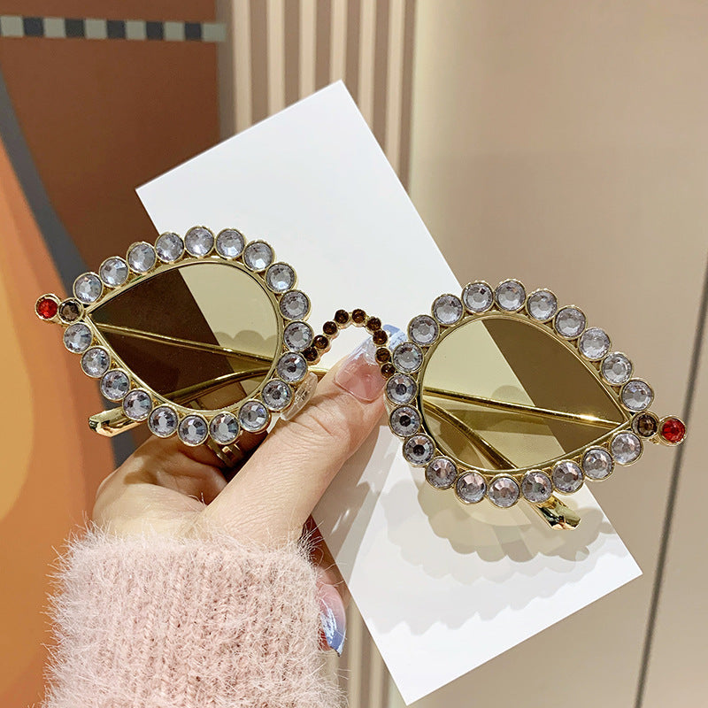 Damen Glamouröse Sonnenbrille mit funkelndem Strass Besatz Brehn
