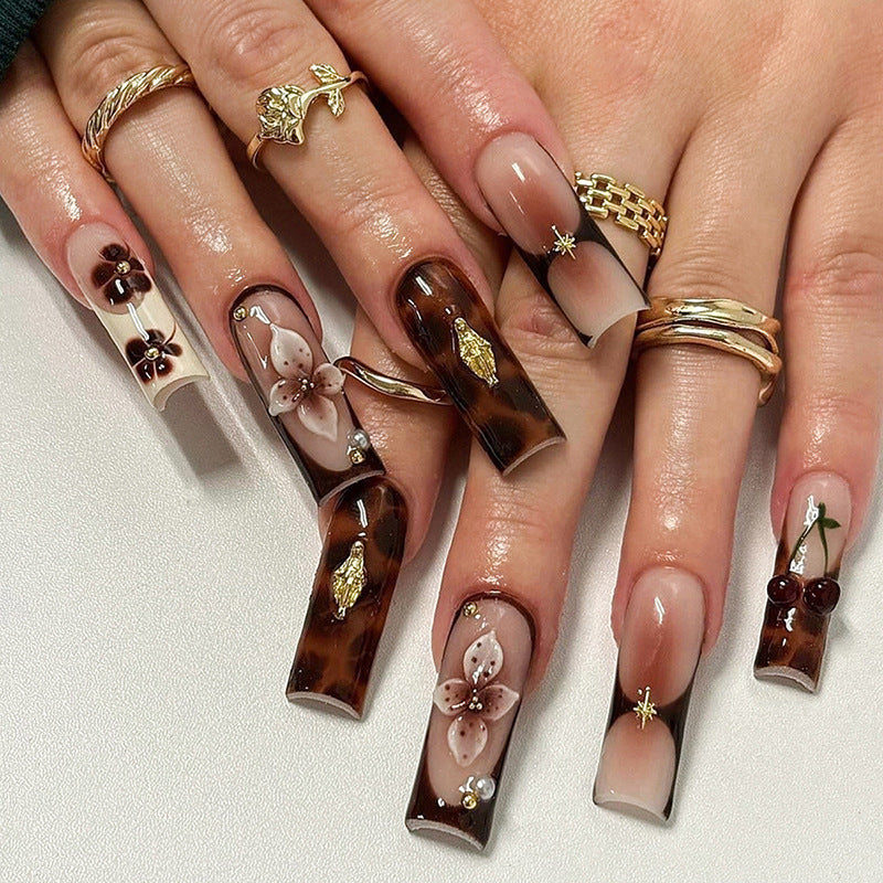 Floral Press-On Nail Set Brehn