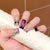 Dekoratives Press-On Nagel Set mit floralem und gestreiftem Design Brehn