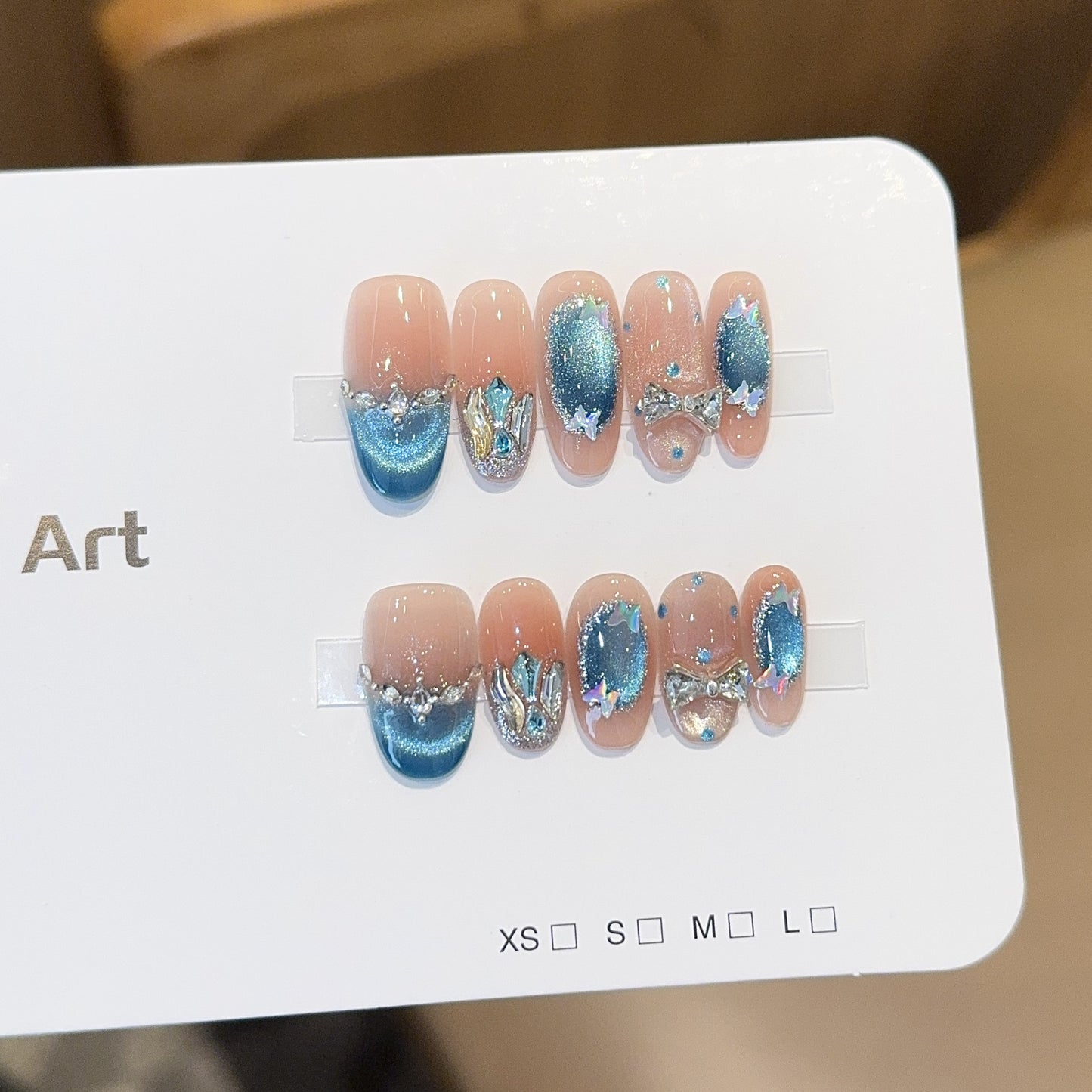 Künstliche Nagelspitzen mit Glitzer- und Wasserfarben-Effekt Brehn
