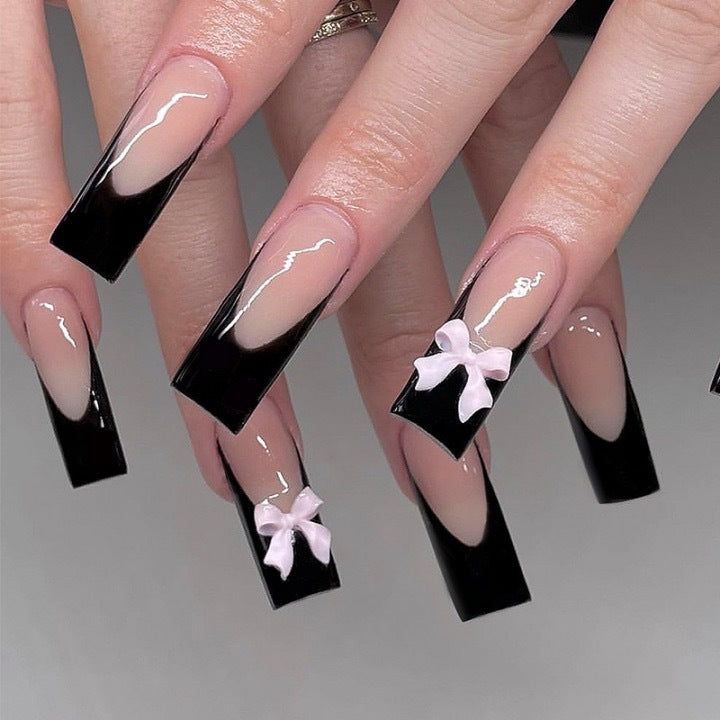 Kunstvolle Nagelverlängerungen mit Schleifen-Design Brehn